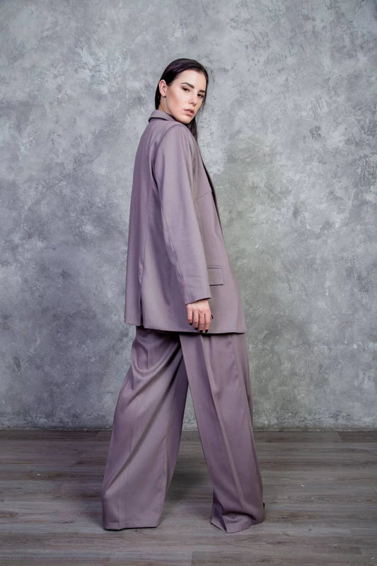 Suit. Women trouser suit. Trousers with pleats on the front and back, a loose fitting jacket, oversized, Long jacke